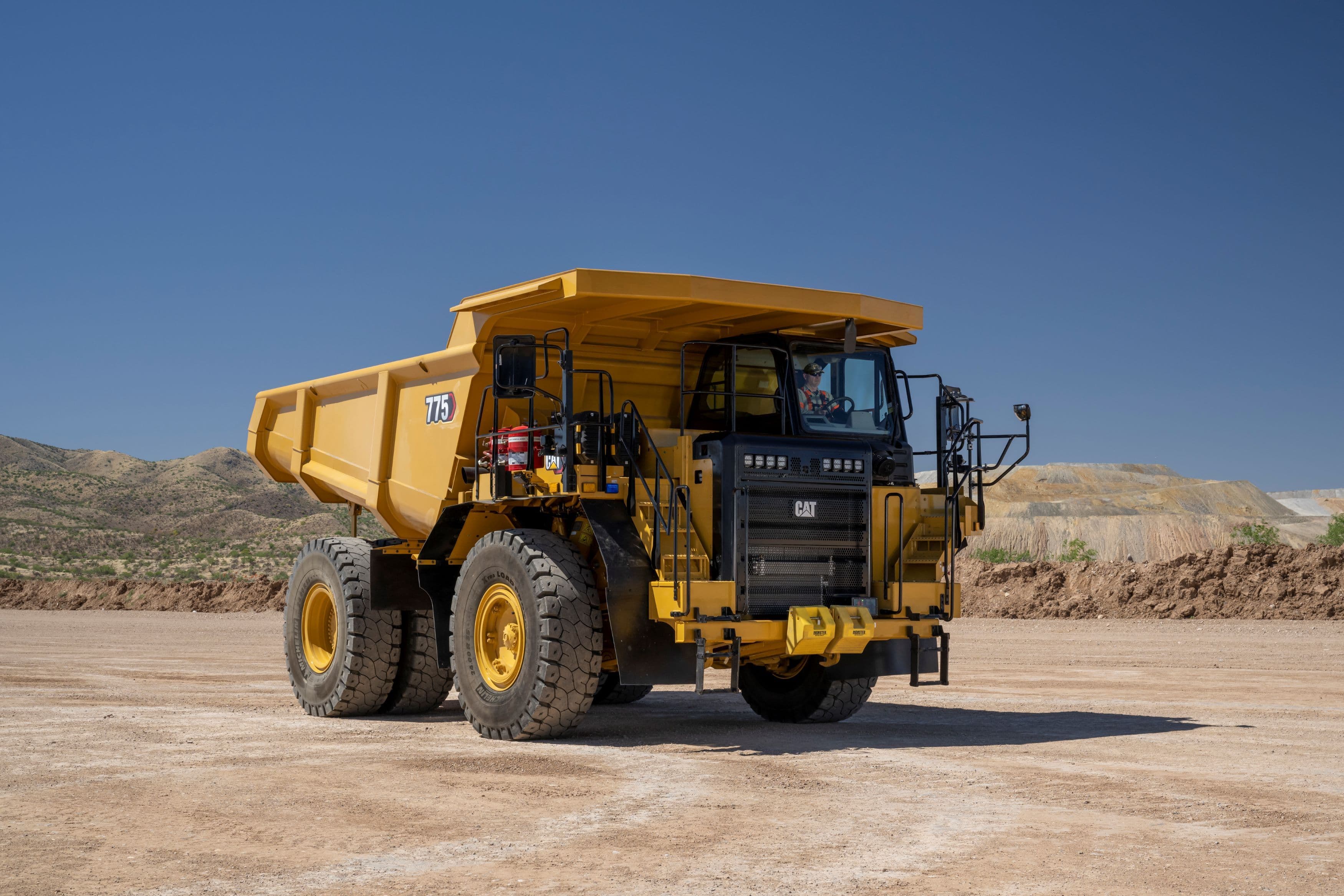 Neuer Cat 775 Muldenkipper auf der bauma 2025