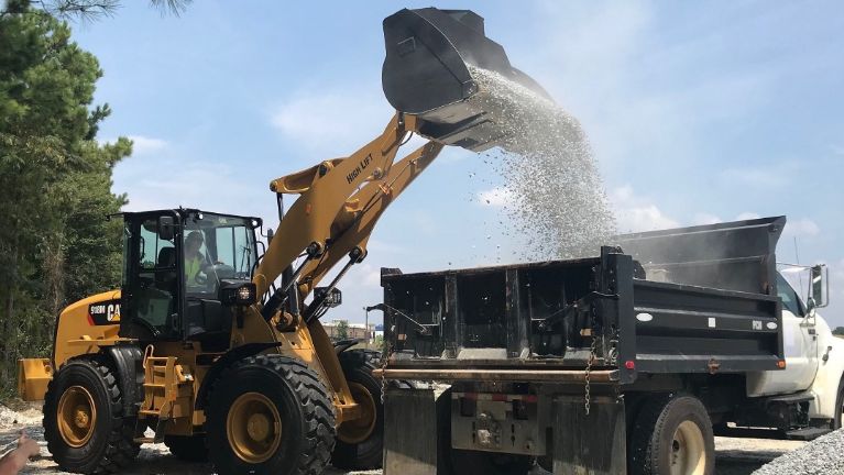 Neue Optionen für den kompakten Radlader Cat 918M 