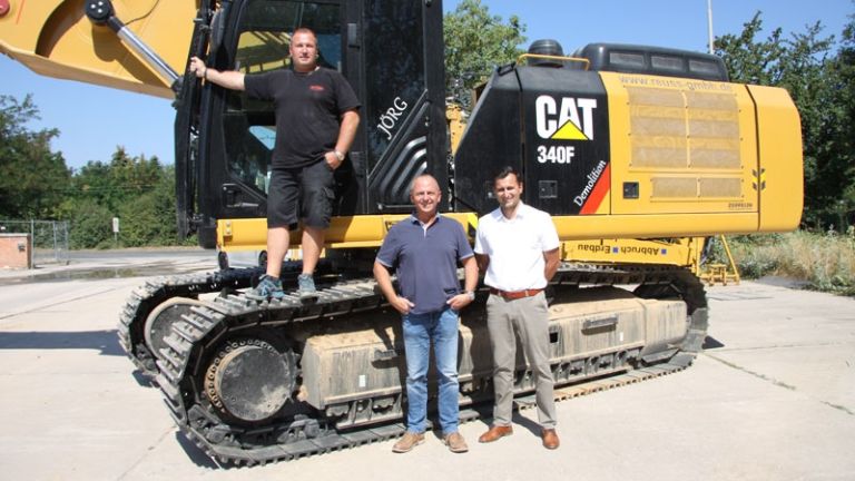 Mit Cat Kettenbagger 340F UHD am Ball bleiben 