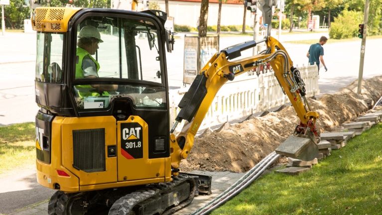 Erstmals Joysticklenkung für Cat Mini-Bagger