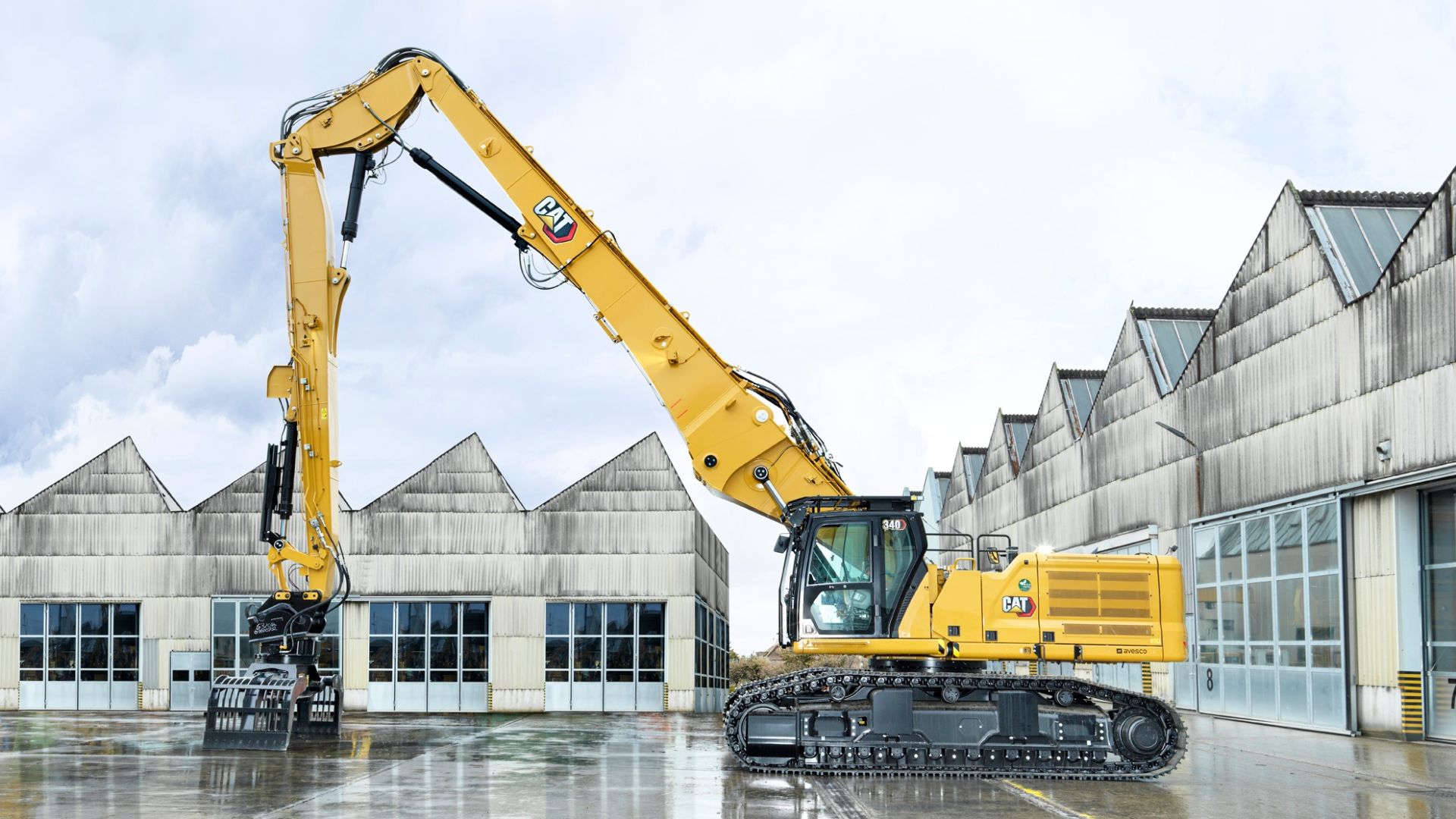 Cat 340 UHD.jpg
